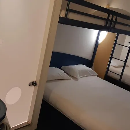 Kyriad Direct Centre 2*