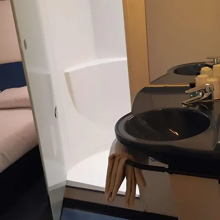 Kyriad Direct Centre Отель Монтобан