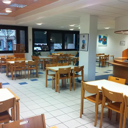 Отель Kyriad Direct Centre 2*