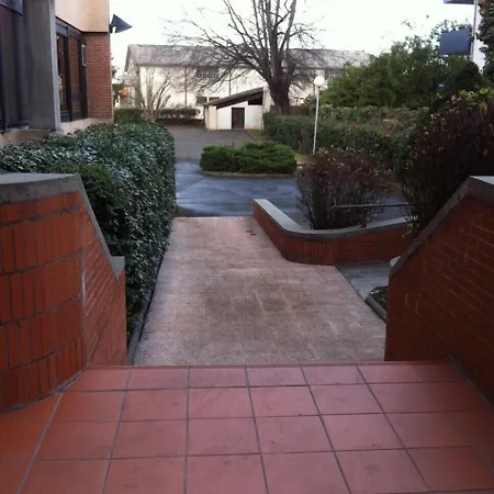 Отель Kyriad Direct Centre Монтобан