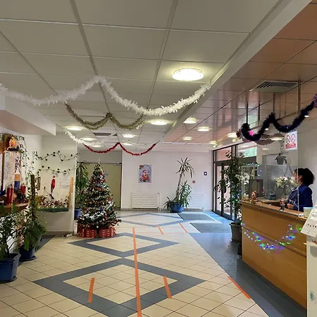 Kyriad Direct Centre Отель