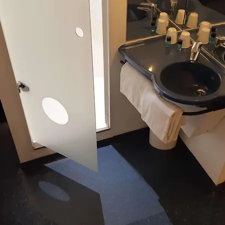 Kyriad Direct Centre Отель Монтобан