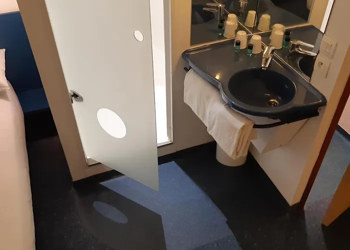 Villenouvelle Anciennement Kyriad Direct Hotel