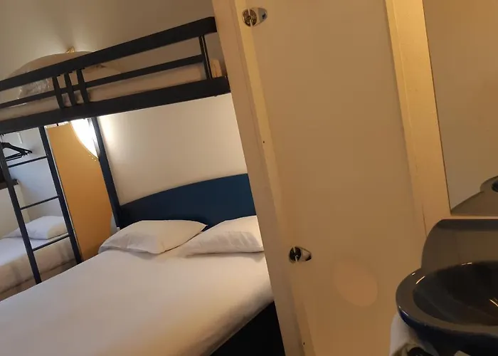 Villenouvelle Anciennement Kyriad Direct 2* Montauban