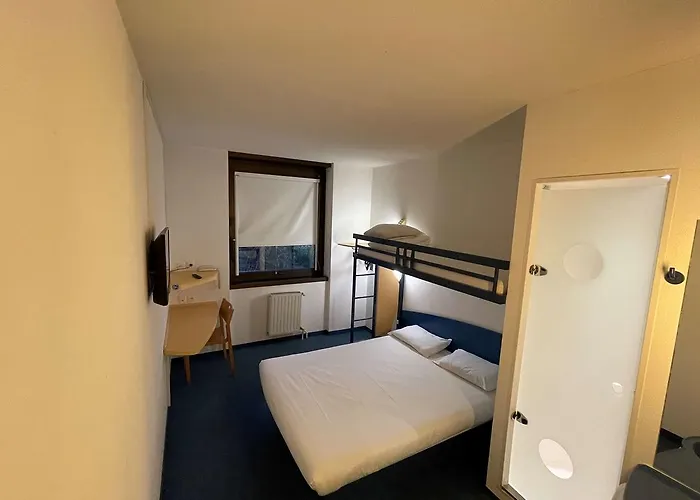 Villenouvelle Anciennement Kyriad Direct Hotel 2*