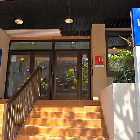 Villenouvelle Hotel