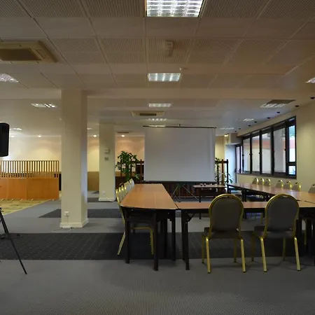 Kyriad Direct Centre מלון 2*