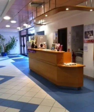 Hotel Kyriad Direct Centre