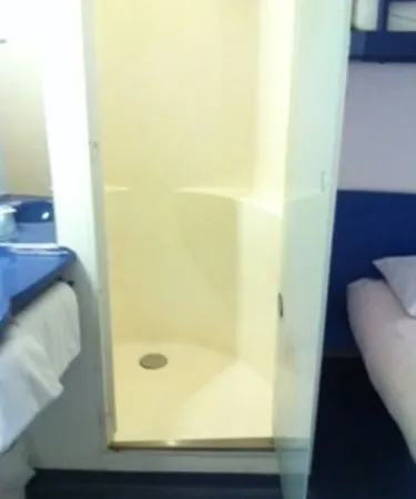 Kyriad Direct Centre 2* מונטובן