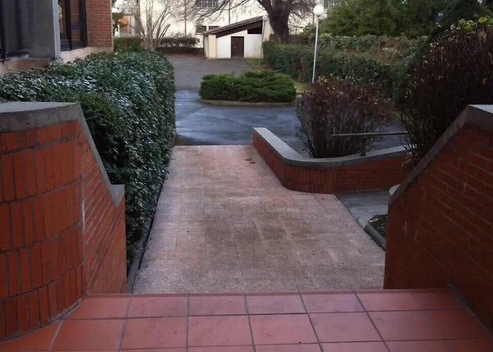 Отель Villenouvelle Anciennement Kyriad Direct Монтобан