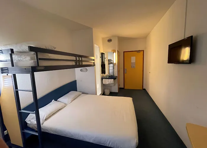 Отель Villenouvelle Anciennement Kyriad Direct 2*