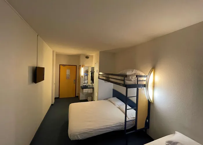 Villenouvelle Anciennement Kyriad Direct 2* Монтобан