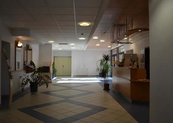 Отель Villenouvelle Anciennement Kyriad Direct Монтобан